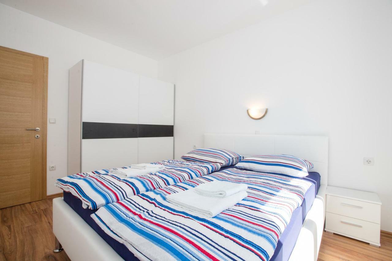 Apartments Petrusic Supetarska Draga Pokoj fotografie